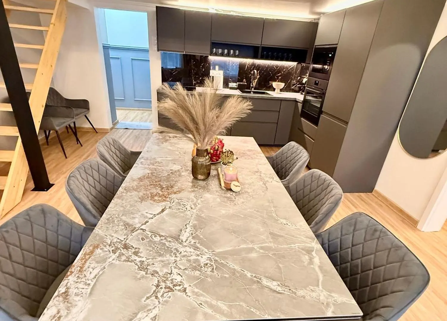 Stunning Apartment In Middle Of Wenceslas Square Πράγα
